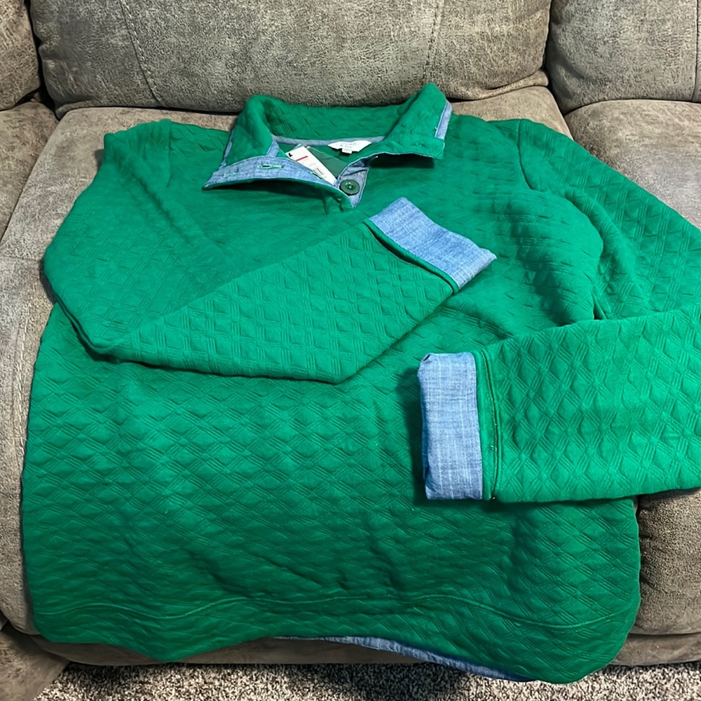 Woman’s pullover NWT